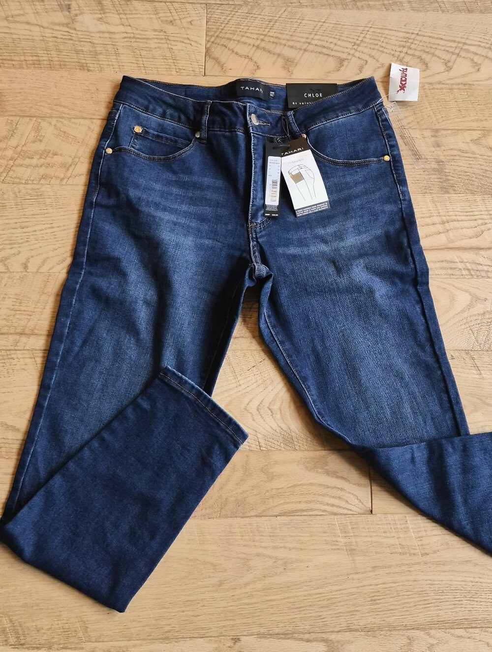 BNWT Tahari Chloe Darkwash Skinny Jeans
